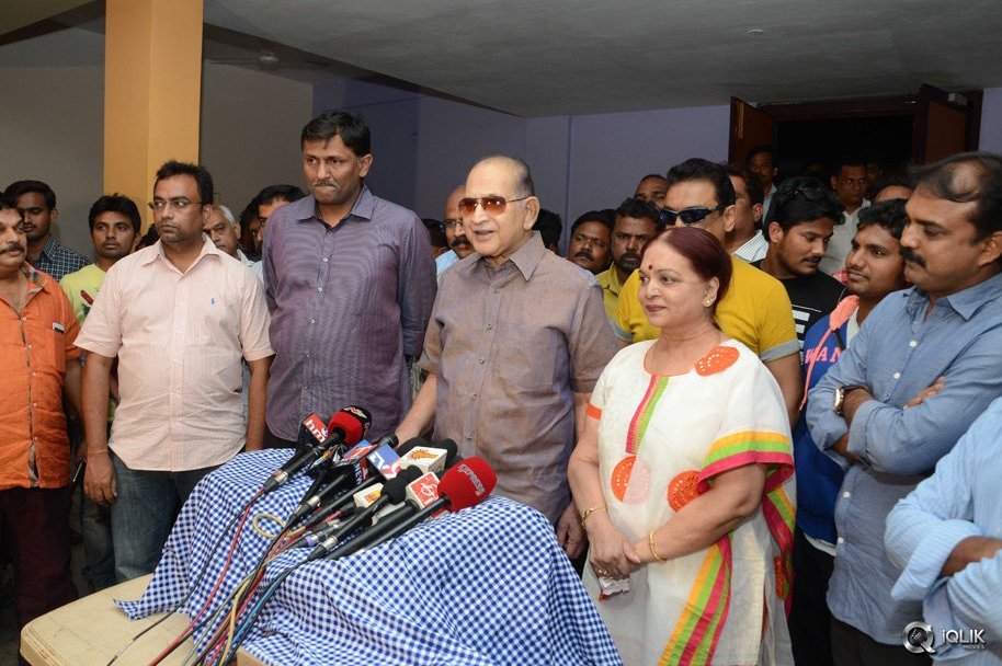 Super-star-Krishna-Watches-Srimanthudu-Movie